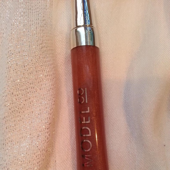 š„HOT DEALš„Model Co. Glass Ultra Lip Gloss - Picture 6 of 6